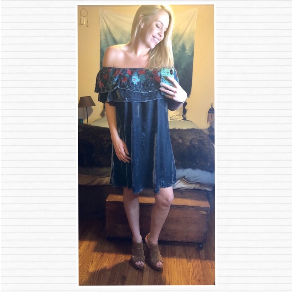 2 LEFT Navy Crushed Velvet Floral Dress - Picture 1 of 8
